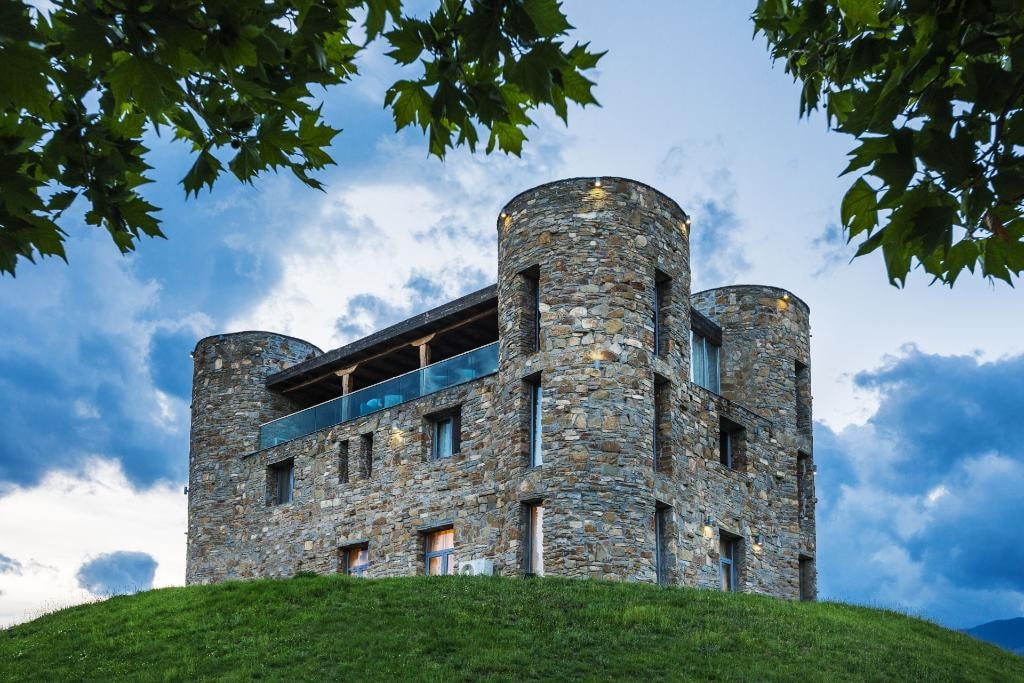 Restaurant with castle view at Chateau Copsa